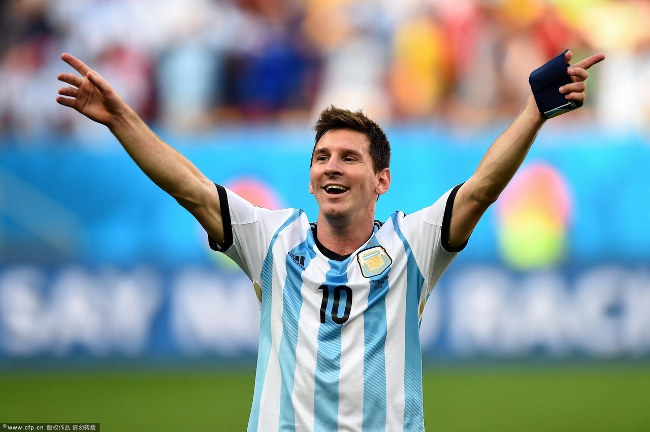 今晨中环内圈发生单车事故：一轿车撞上高架护墙
